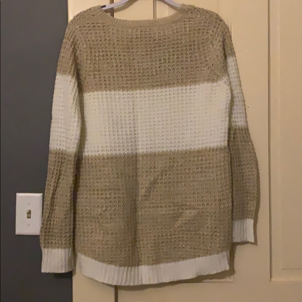 Tan/White sweater - Picture 3 of 3